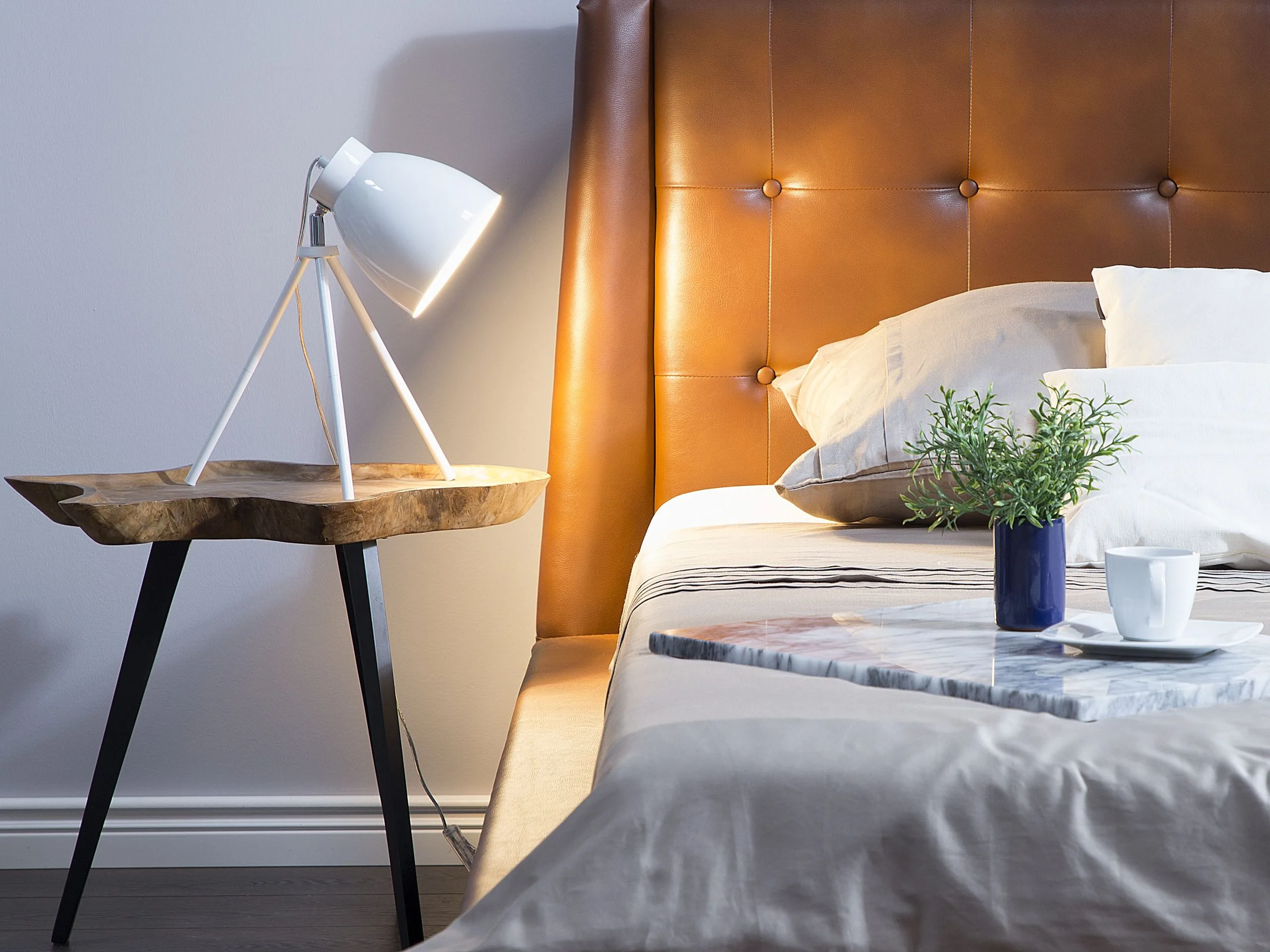 Beliani Lampa Biurkowa Regulowana Metalowa Biała TAMEGA - obrazek 2