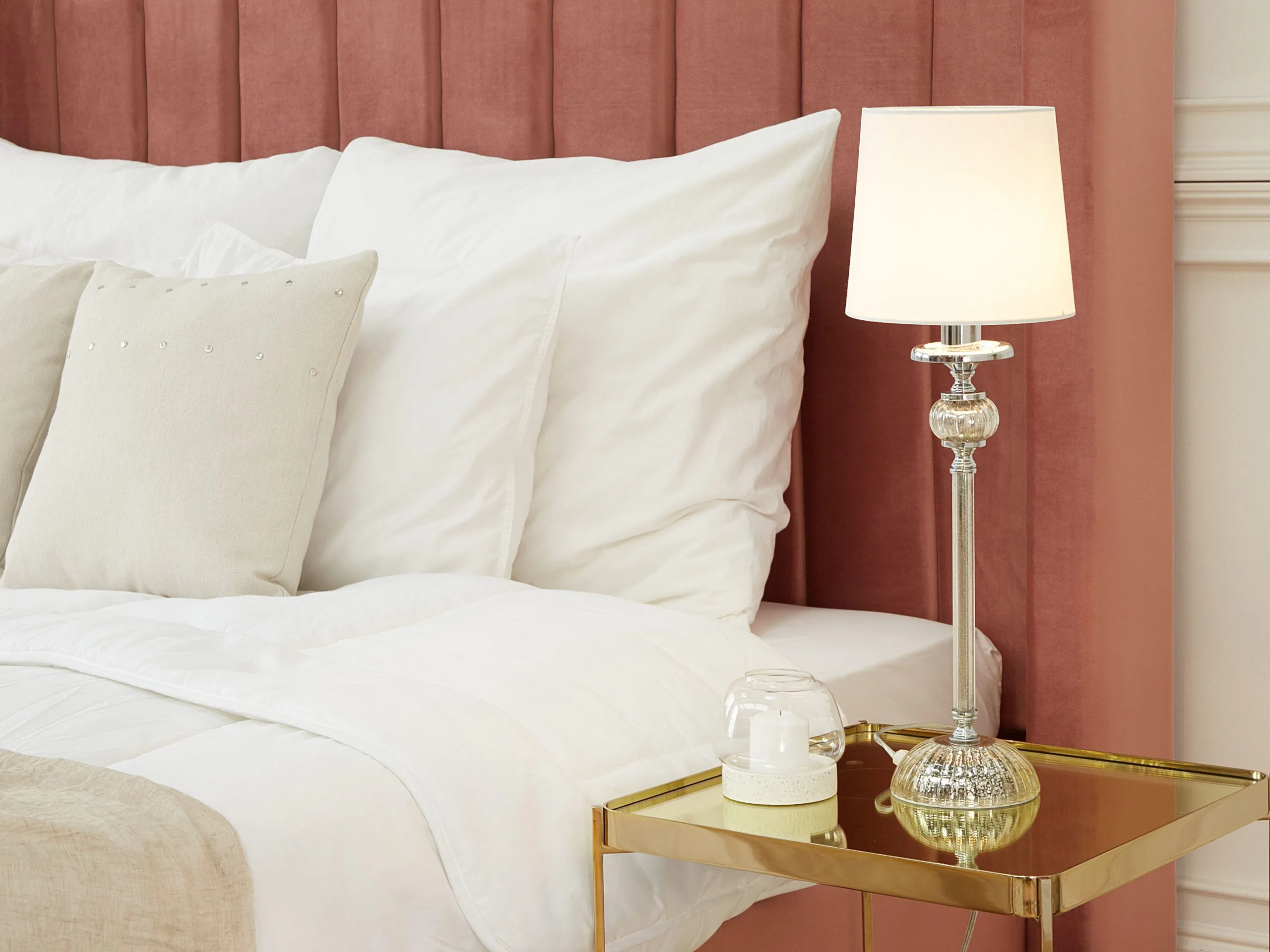 Beliani Lampa Stołowa Metalowa Biała KUBENA 2 Beliani Lampa Stołowa Metalowa Biała KUBENA - obrazek 2