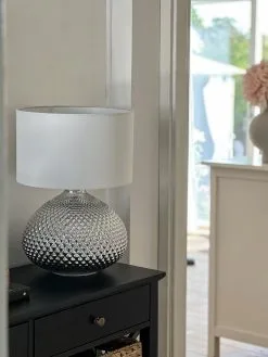 Beliani Lampa Stołowa Szklana Srebrna MADON -Wanny sklep undef src sa picid 832382 type whitesh image